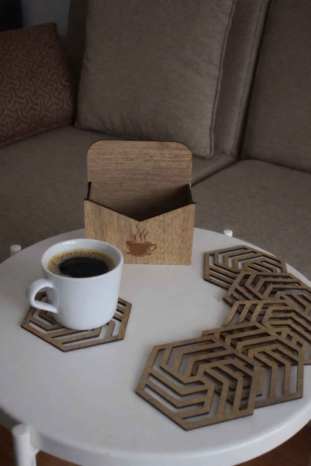 6'lı Modern Ahşap Bardak Altlığı Seti Standlı