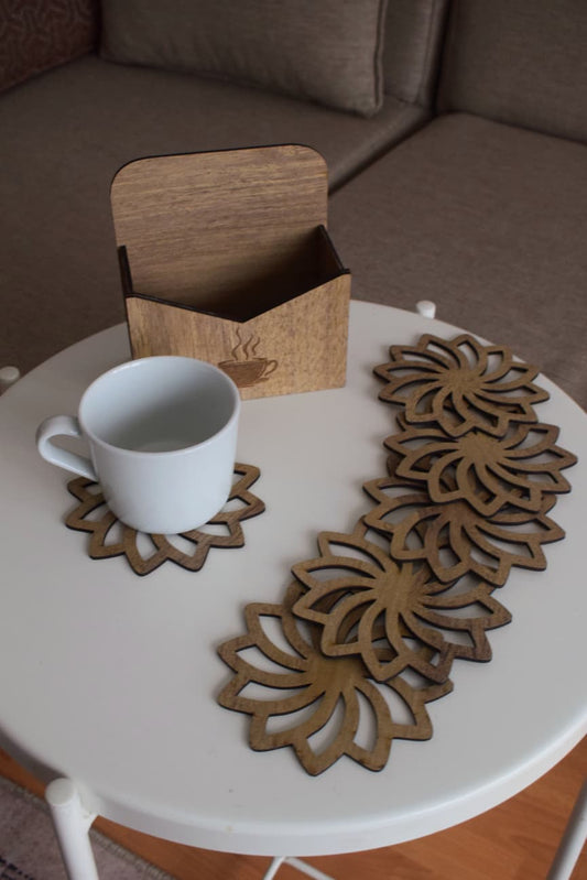 6'lı Çiçek Ahşap Bardak Altlığı Seti Standlı